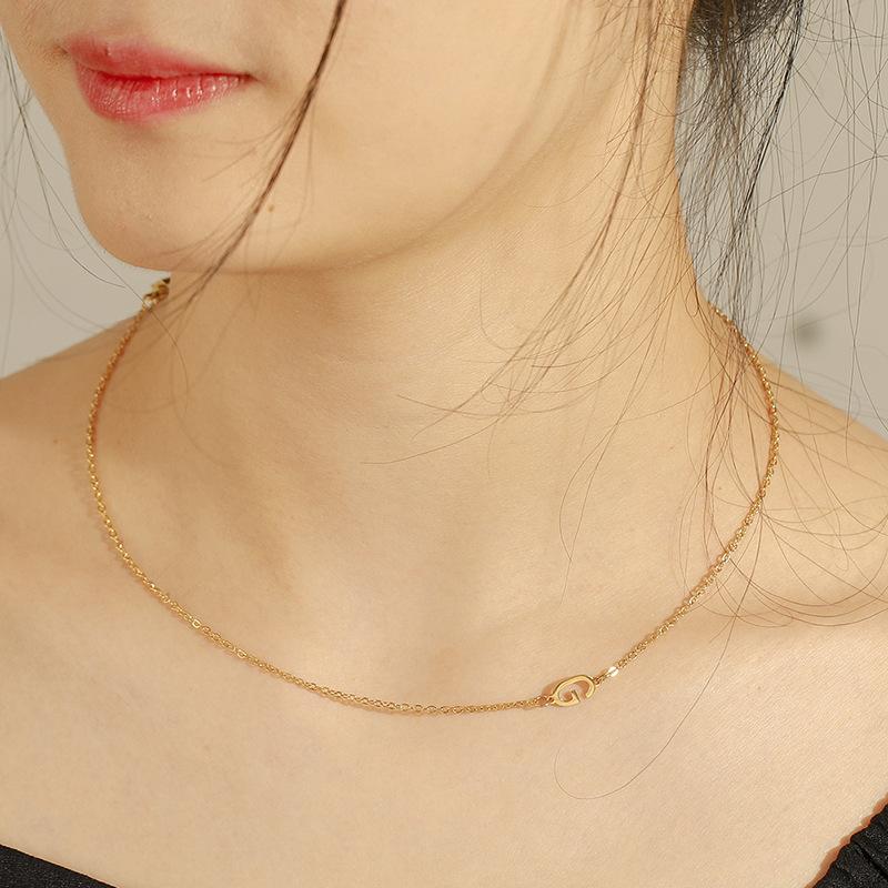 A-Z Letter Choker Necklace Personalized Alphabet Side Pendant Jewelry Gift for Birthday and Fashion Accessories