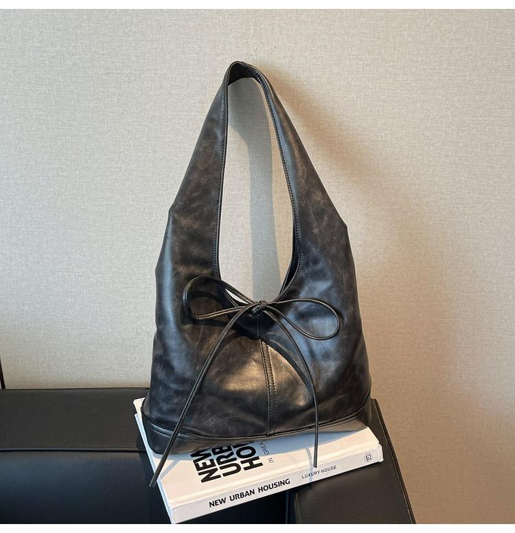 

Commuter large-capacity bag women s new casual shoulder underarm bag portable personalized tote bag