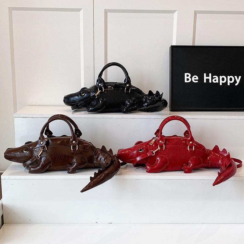 Personalized and creative bag 2025 new European and American fashion funny crocodile shape bag women's retro portable messenger bag
