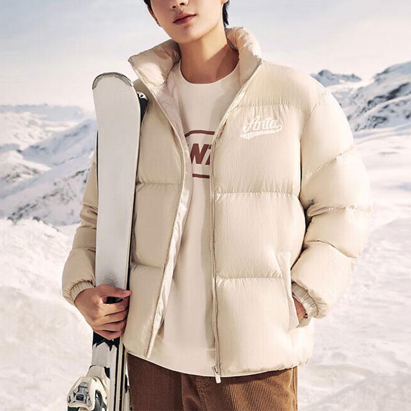 Anta Life Series Letter Print High Neck Loose Short Water Resistant Snow Shell Down Jacket Men Jacket Raw-Wood-Color 152348911-1