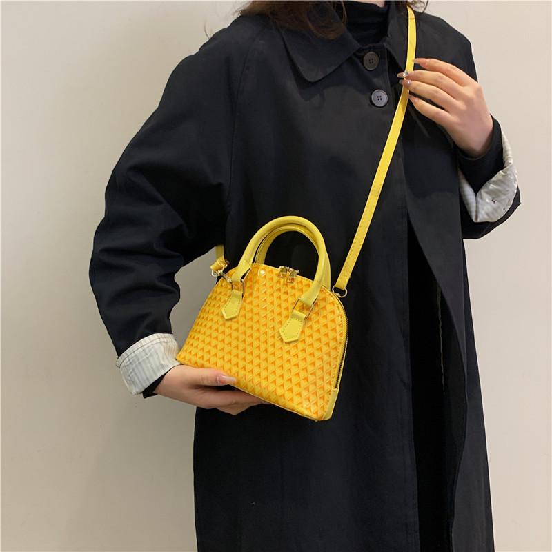 Модная сумка-ракушка весеннего сезона 2024, современная шикарная, для ношения в руке и на плече жёлтый