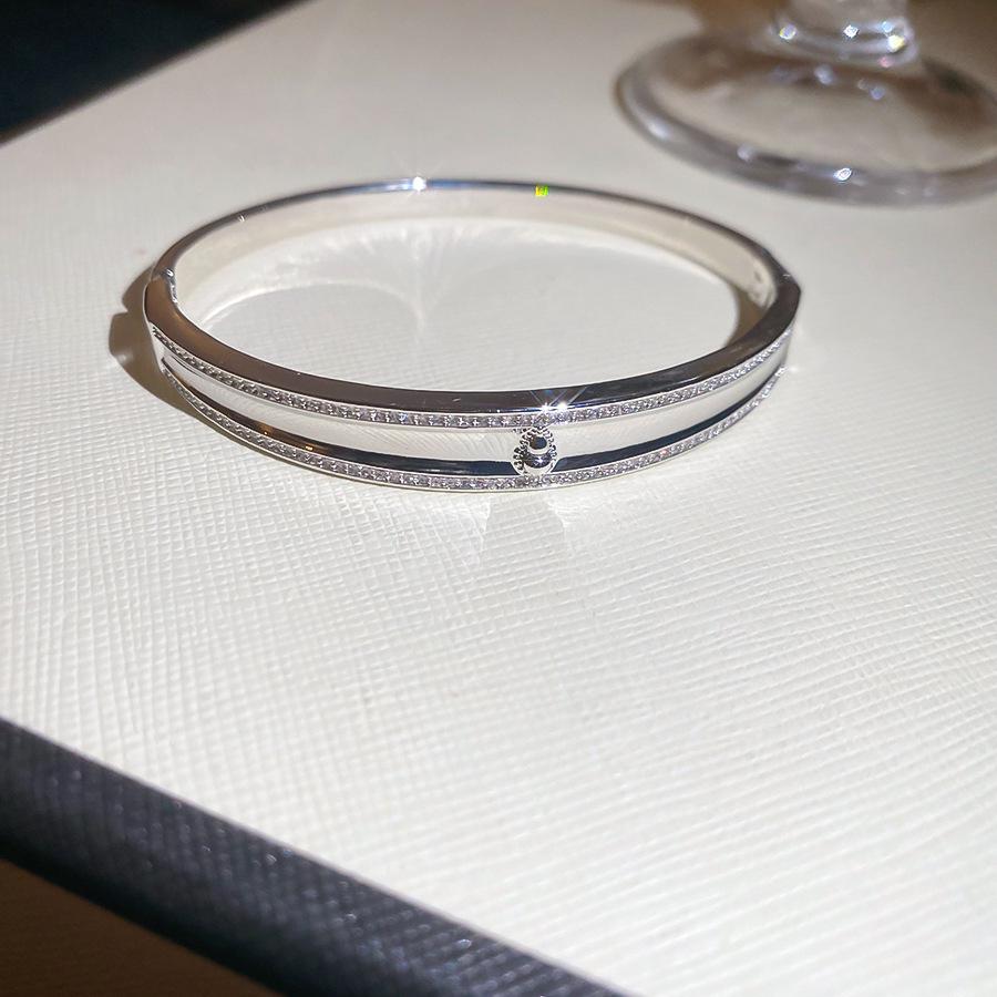 Elegant Geometric Rhinestone Zircon Buckle Bracelet: A Versatile and Luxurious Accessory for Women