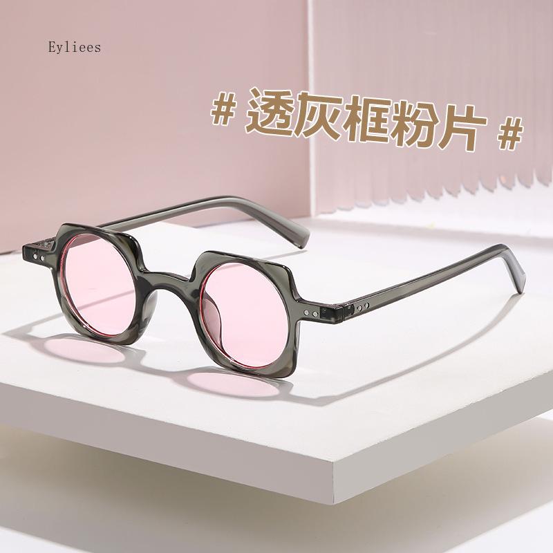 Retro Small Square Sunglasses Women Fashion Clear Round Ocean Lens Eyewear Men Punk Rivets Sun Glasses Shades UV400 gafas de sol