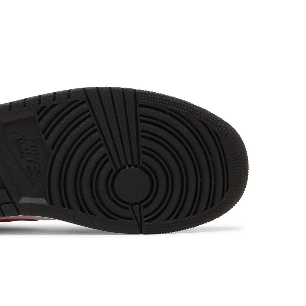 Air Jordan 1 Mid 'Bred Toe' (Unisex) Black / White / Fire Red Vintage Basketball Shoes 554724 079