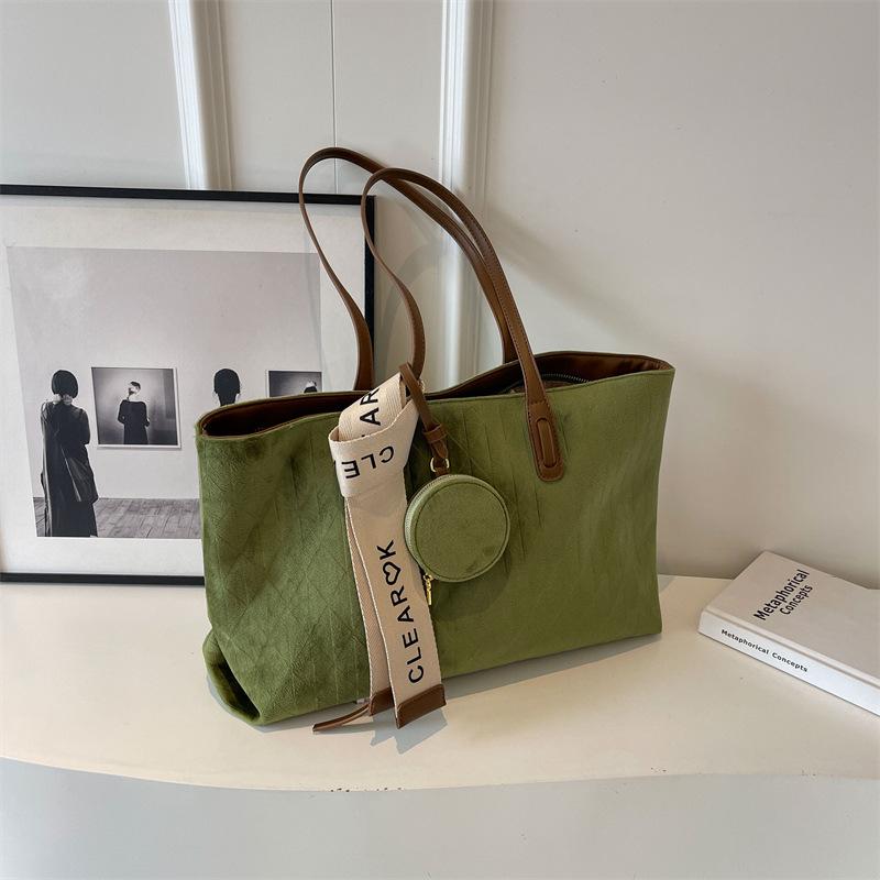 

Korean version of retro large-capacity bag women s 2025 new autumn fashion student class shoulder tote bag commuter bag зелёный