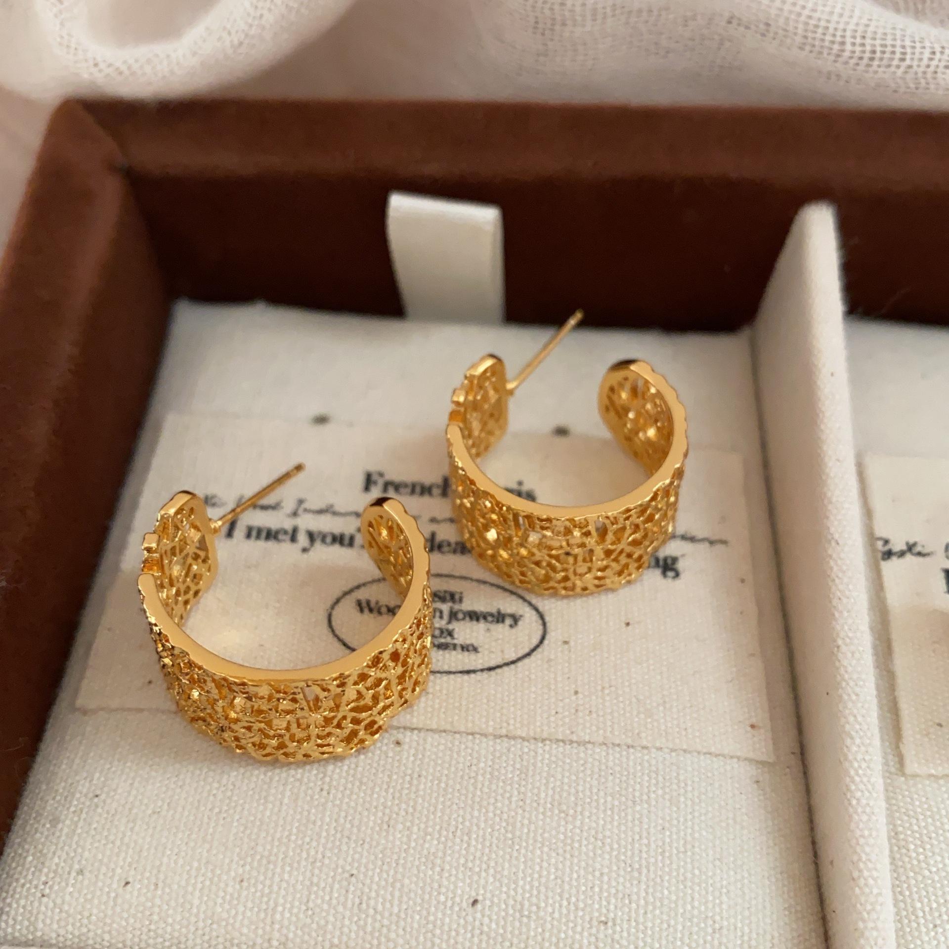 Classic Half-Circle Metal Hollow Simple Earrings Earrings Retro Arc Niche Unique Design Earrings Light Luxury