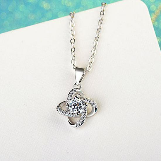 Korean Style Four-Leaf Clover Clavicle Necklace with Inlaid Diamonds