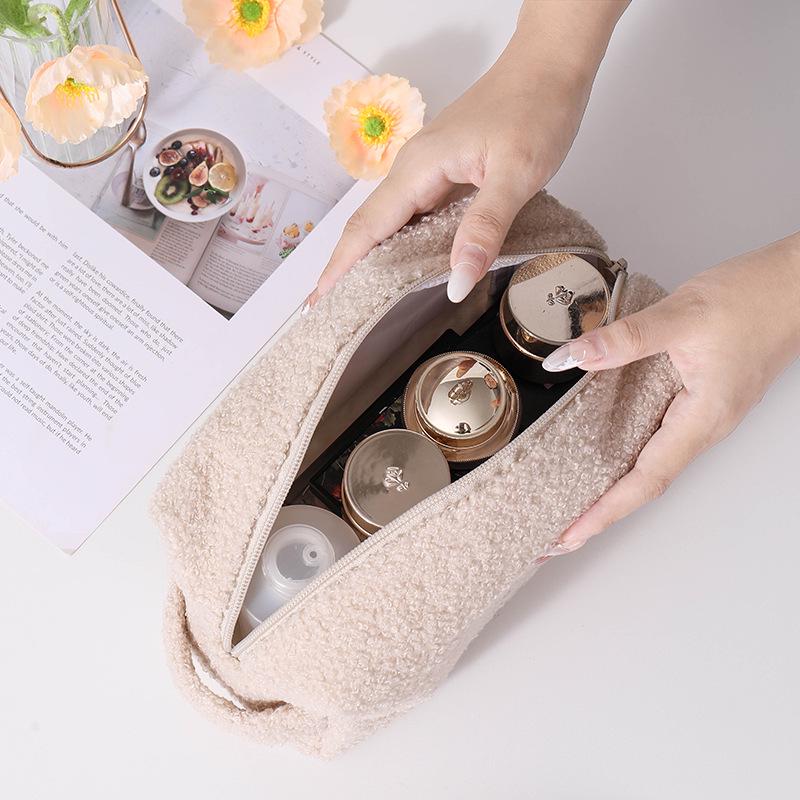 Large-Capacity Teddy Fleece Makeup and Skincare Bag for Autumn/Winter