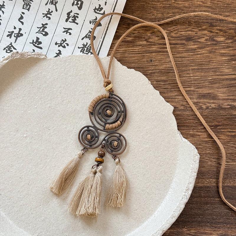 Leather rope wooden bead pendant necklace niche retro temperament collarbone chain light luxury ethnic style versatile jewelry women