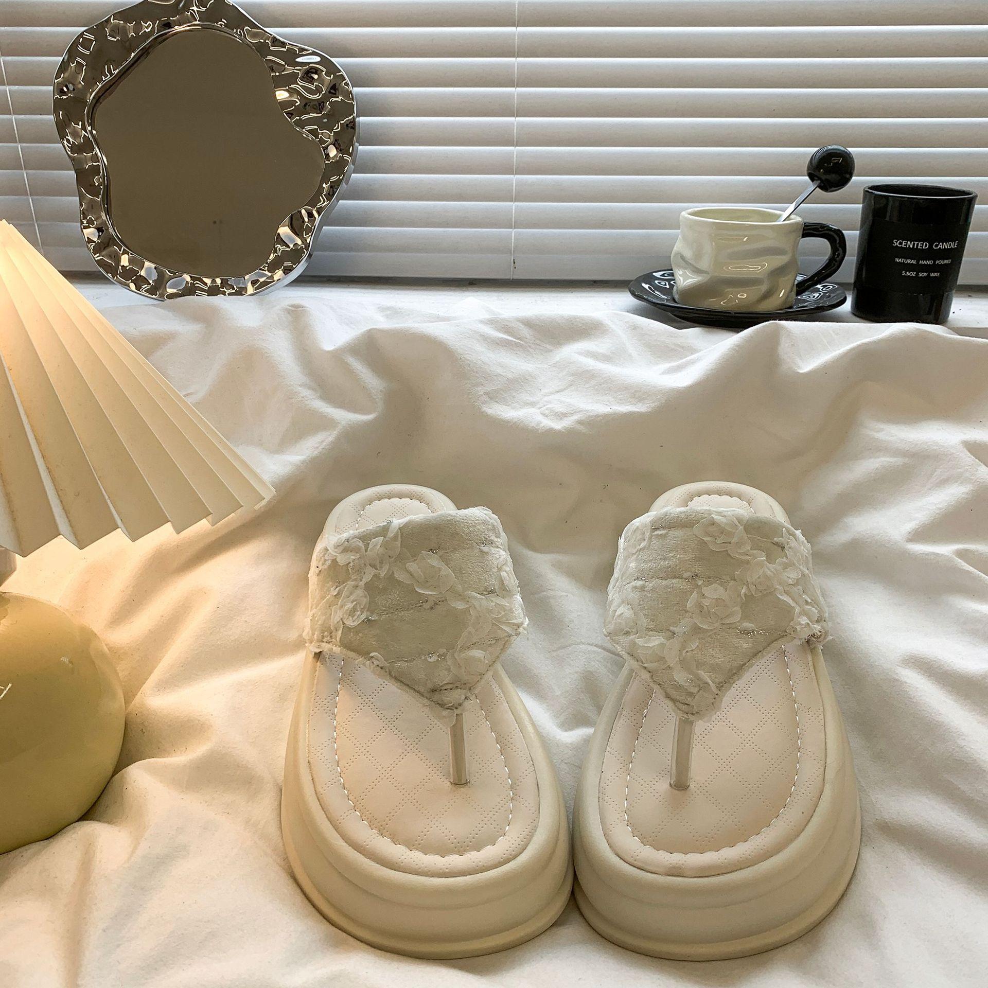 

Cool slippers women s new summer beautiful outer wear fashion design sense thick bottom versatile with skirt slippers 40