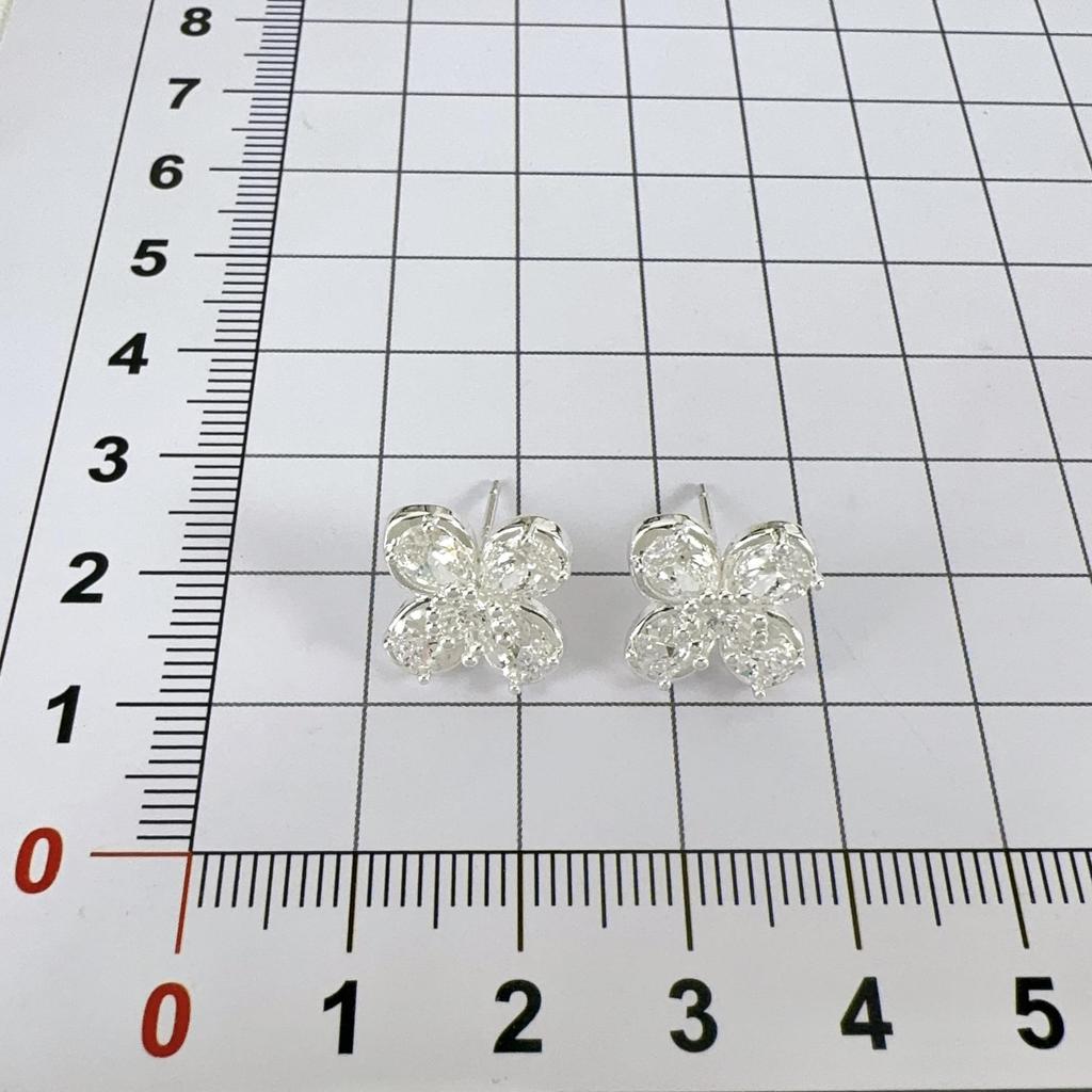 Elegant Zircon Flower Stud Earrings for Women - Fashionable, Luxurious, Sweet, and Versatile.