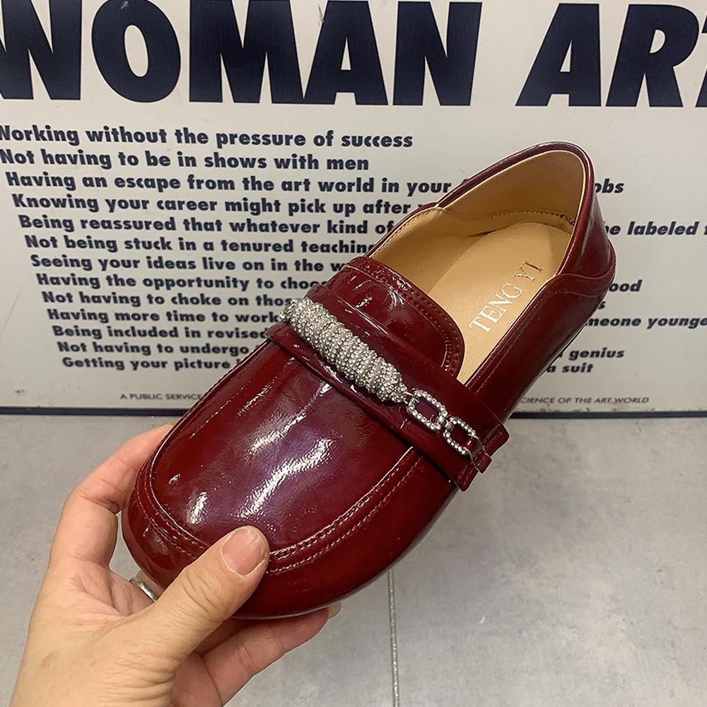 Fashion Women Loafers Plus Size Casual Women Shoes Female Flat Shoes Designer Women Mullers Patent Leather Rhiestones Shoes