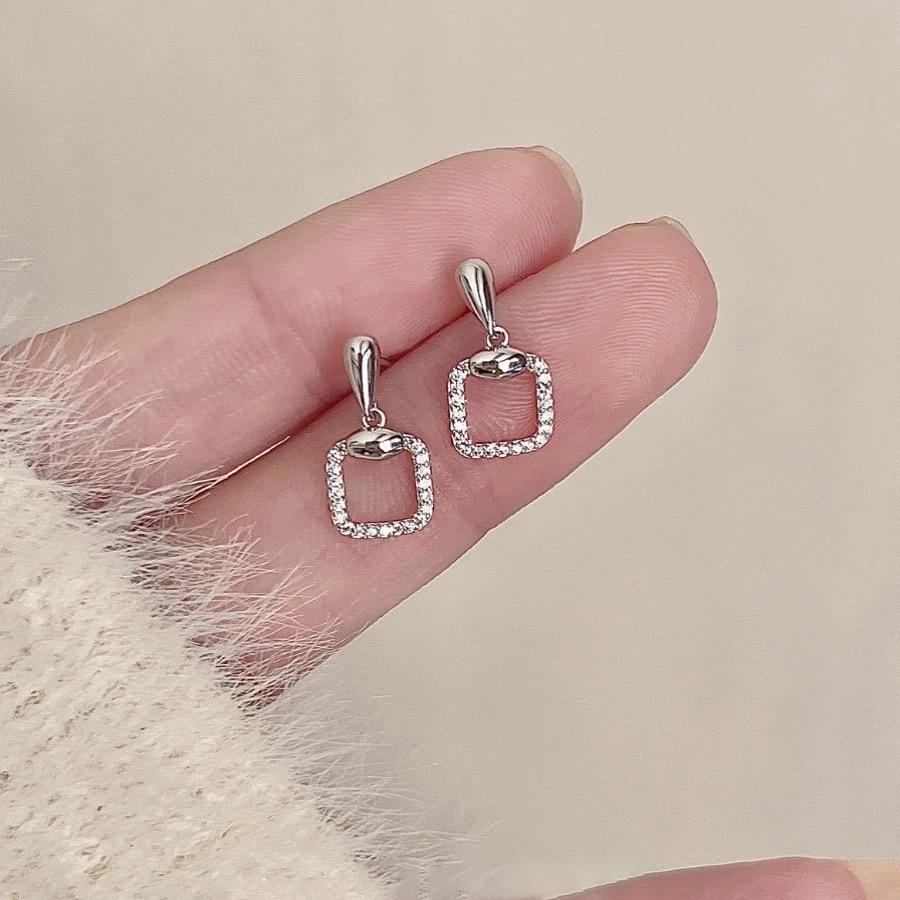 Simple diamond-set square stud earrings female niche design high-end new popular earrings versatile earrings