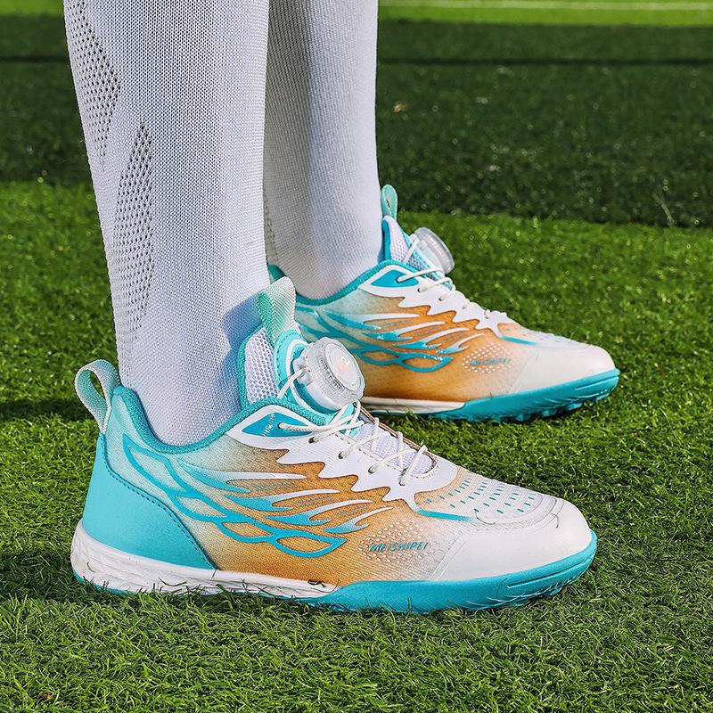 

Новые модели весеннего школьного сезона в основном продвигают детские мужские и женские футбольные бутсы для соревнований с шипами 30-39 размера rotati 39