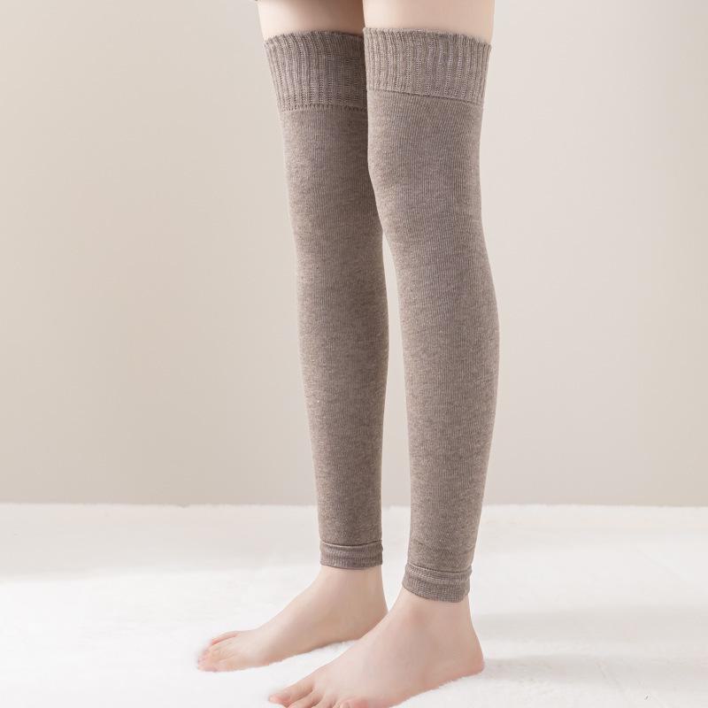 

Женские бархатные носки выше колена - теплые, нескользящие, однотонные зимние носки Knee support oatmeal. One size nude socks