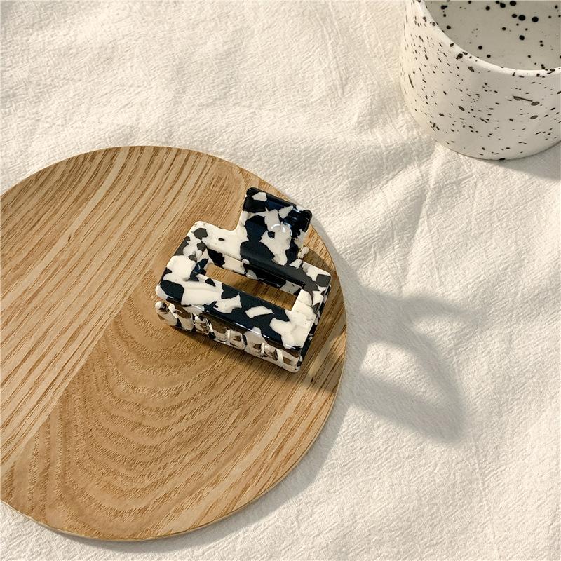 

1pc Black and white cow color grip clip, new ins hair clip, butterfly hollow hair clip, back of the head hair clip, hair clip