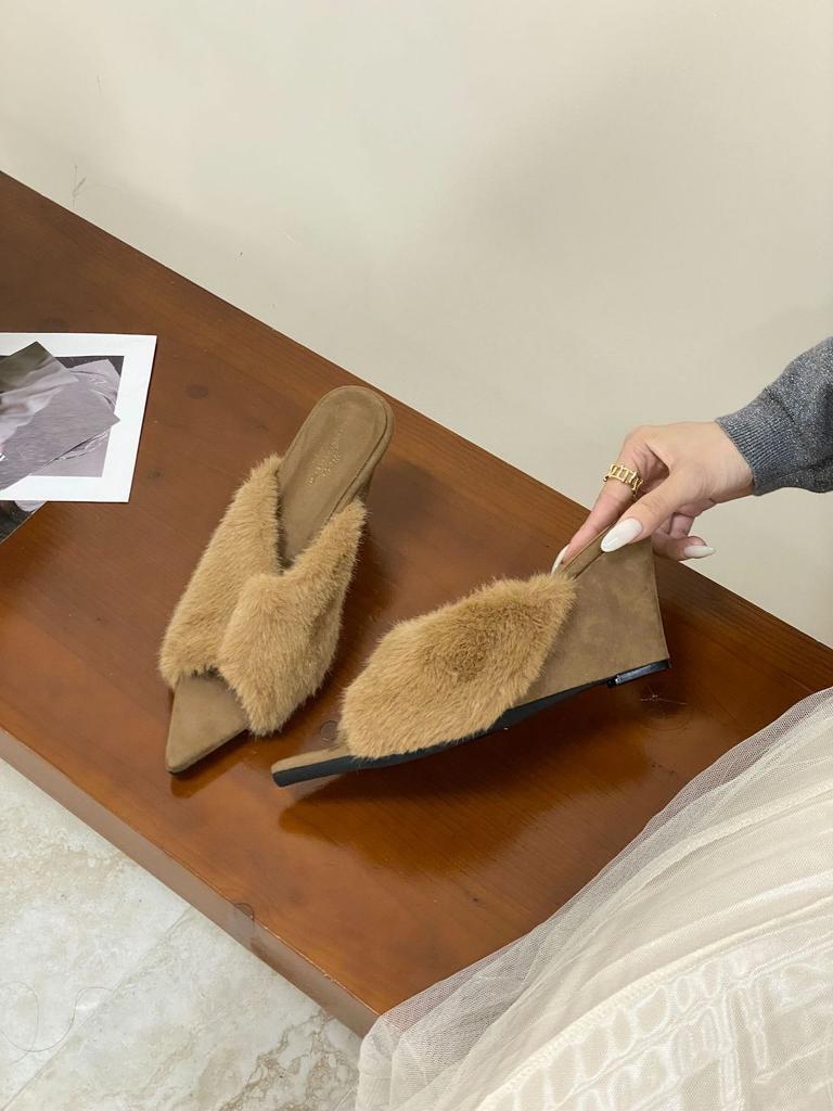 Feeling new fluffy slippers fairy pointed high-heeled slippers 2025 wear autumn and winter slope heel cool slippers woman