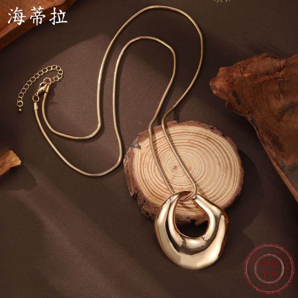 New Glossy Hollow Geometric Long Pendant, Irregular Round Long Necklace for Women's Fashion and High Sense