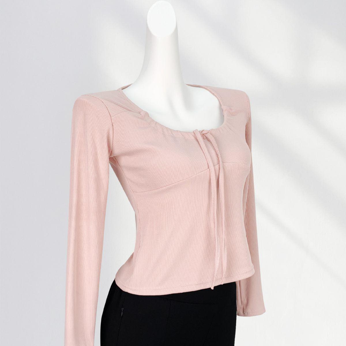 

Шикарный персиково-розовый топ с U-образным вырезом и длинными рукавами, завязывающийся спереди. XL (Recommended 116-128 lbs)