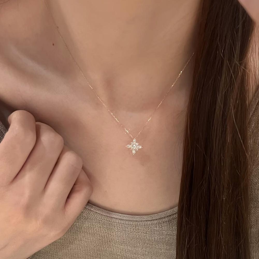 Eco Friendly Copper Gold Silver Color Sparkling Zircon Flower Pendant Necklace Women's Dainty Clavicle Chain Daily Wear Jewelry