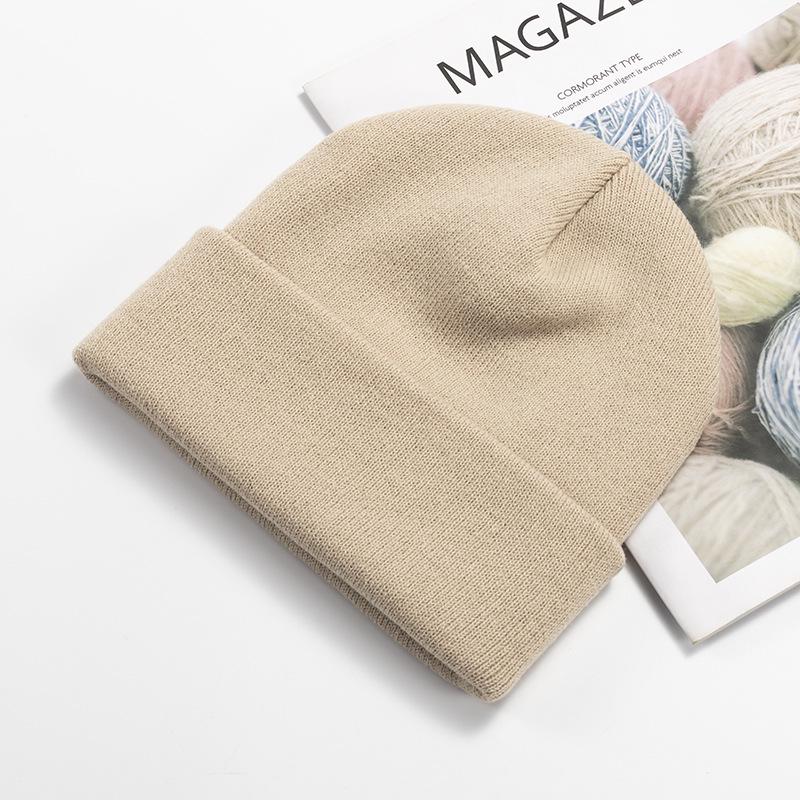 

Теплі В язані Вовняні Шапки: Осінньо-зимова мода із захистом вух та вишитим логотипом One Size