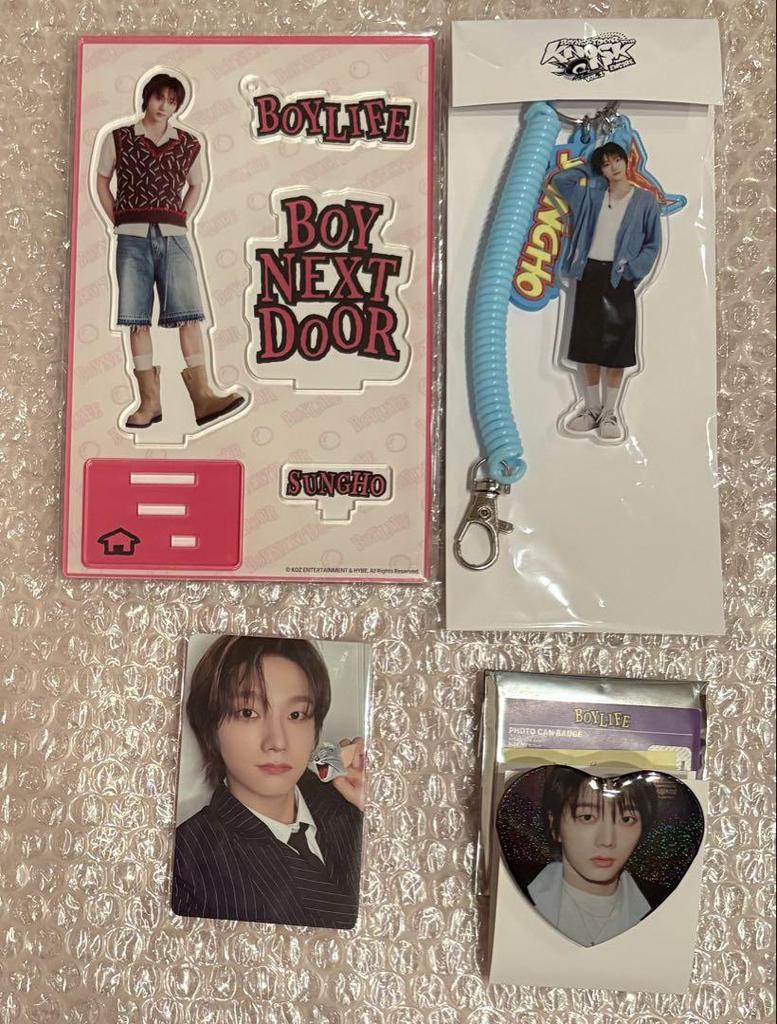 [USED] boynextdoor Sungho pop-up acrylic, can badges, etc.