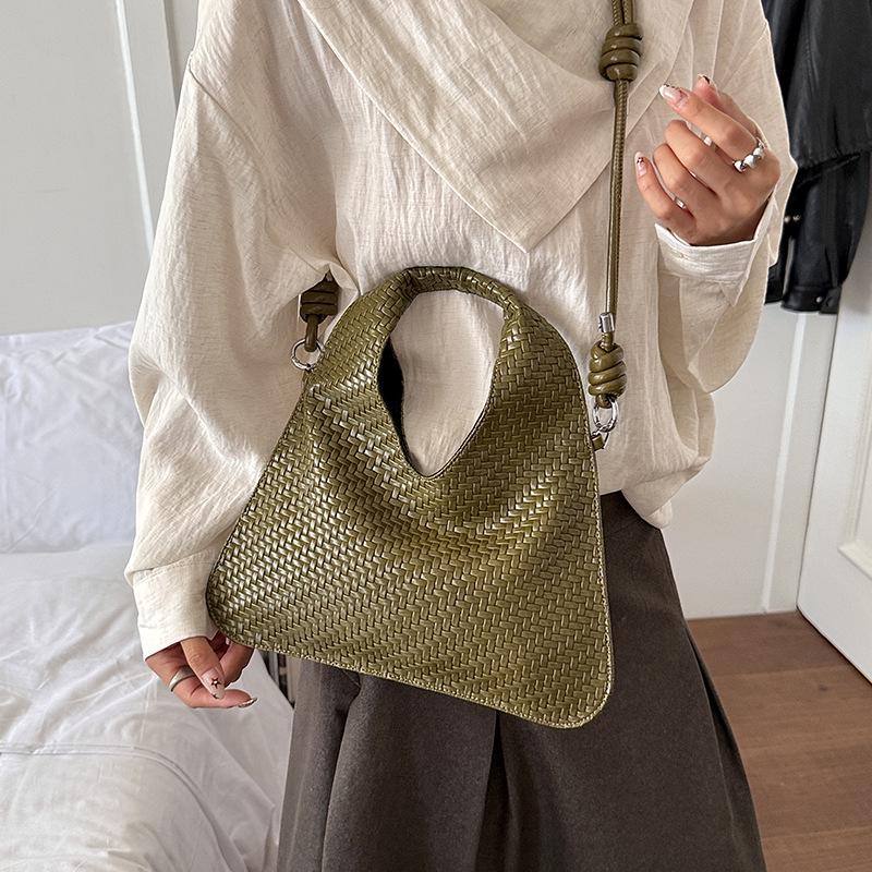 2026 Women's Large Capacity Fashionable Woven Shoulder Bag - Versatile, Simple Commuting Handbag