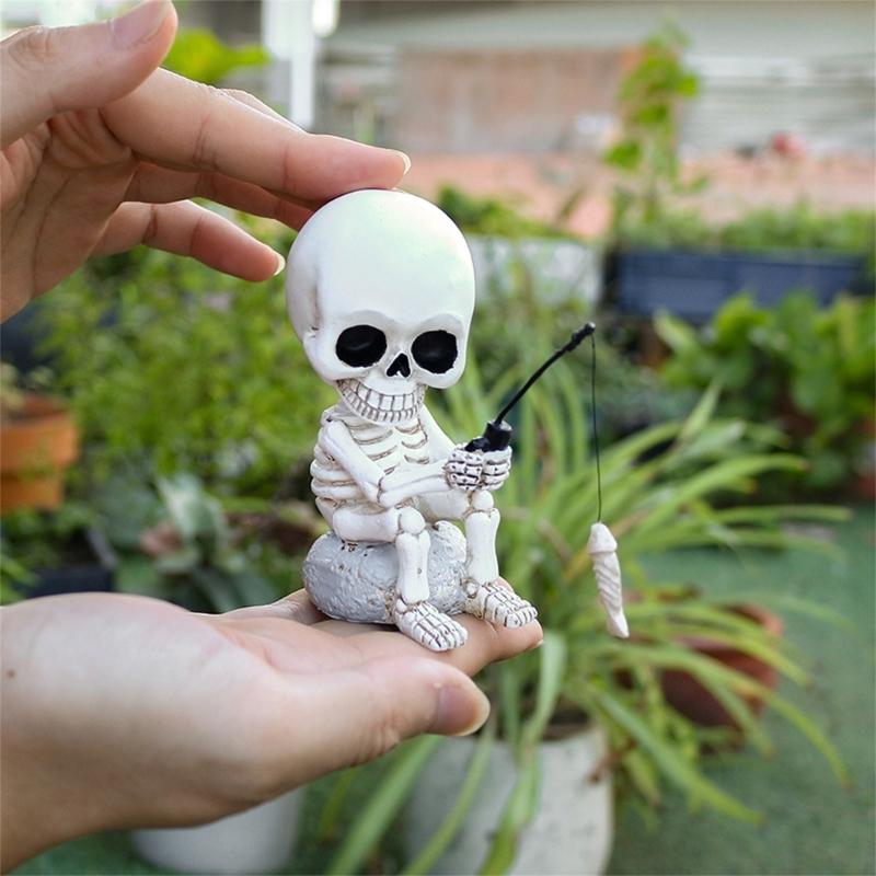 Outdoor Resins Halloween Skeleton Fisherman Sculpture With Shaking Head Design For Garden Patios Pond Decoration Gift