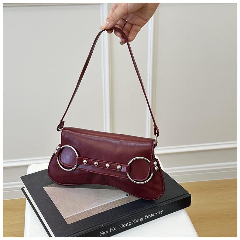 

Трендовая сумка-локомотив 2025 лето новая на плечо подмышку женская сумка нишевый дизайн популярная модная ручная сумка красный