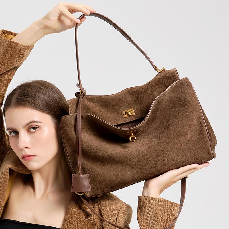 New European and American Retro Shoulder Bag with Luxurious Matte Velvet Cowhide Tote Bag Temperament