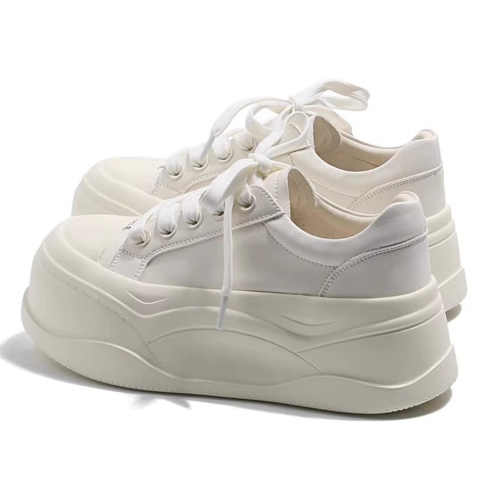 Korean retro style little white shoes 2025 spring new big head bread shoes gentle and versatile sports and leisure board shoes