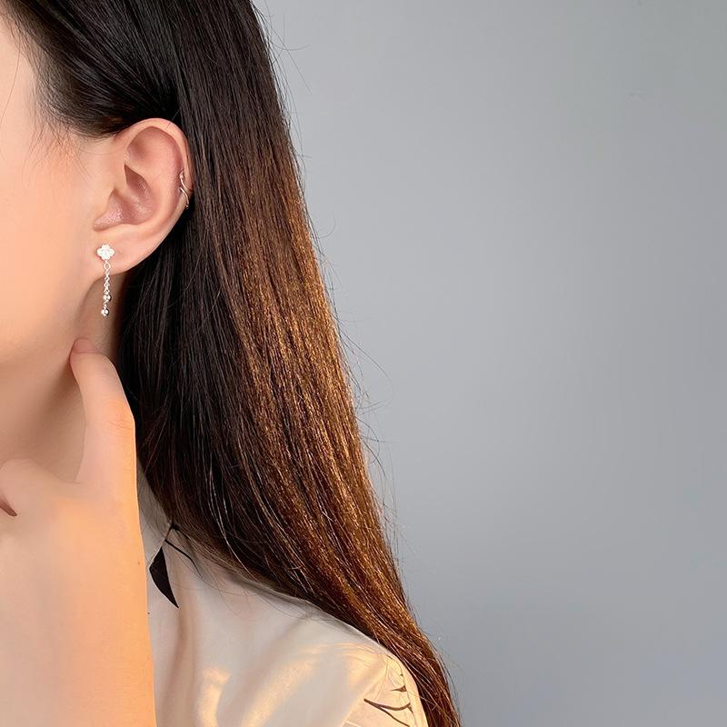 Kleine frische Quastenohrringe mit Blumen für Frauen im Sommer Neue reine süße Ohrringe