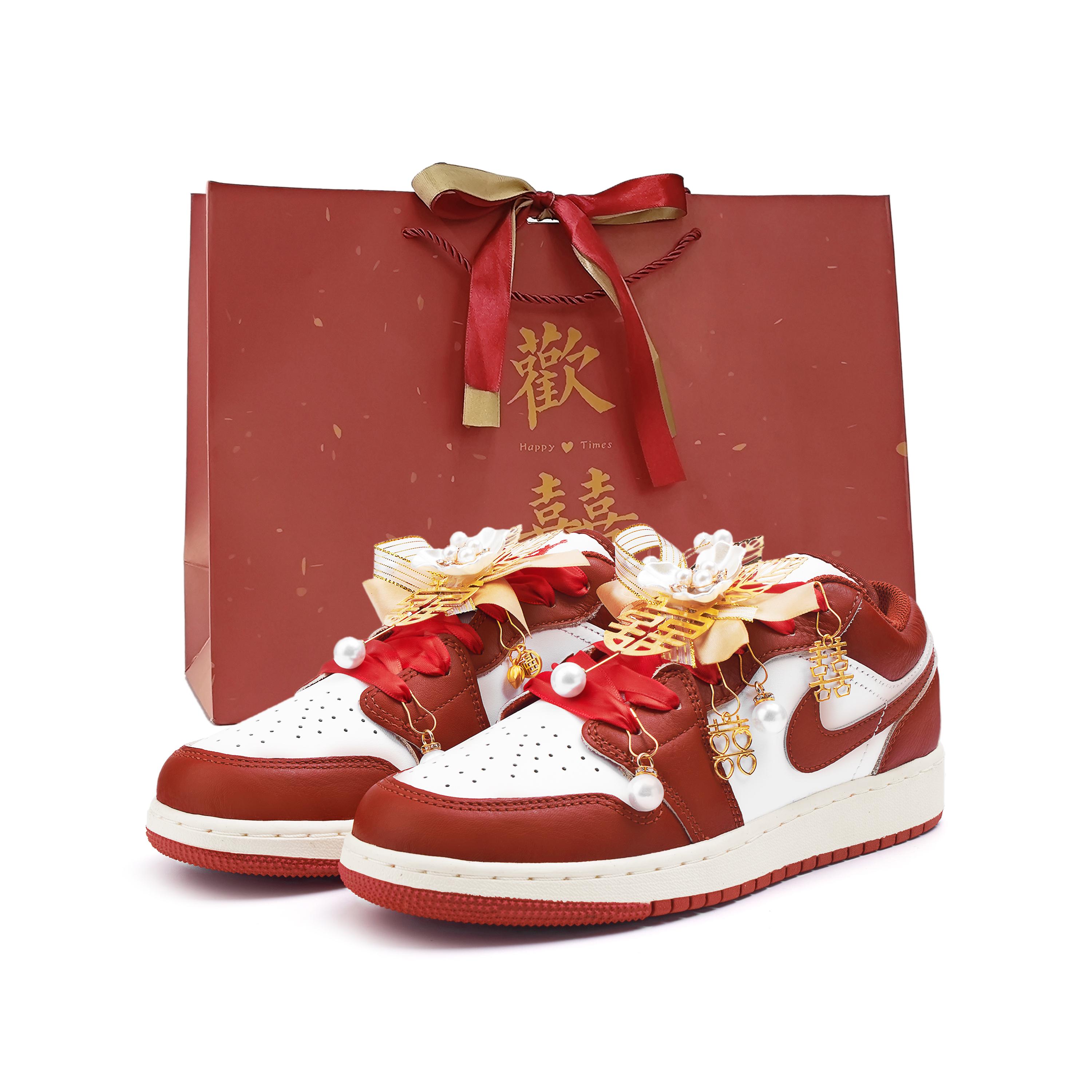 

Jordan Air Jordan 1 Abrasion Resistant Slip Resistant Low top Vintage Basketball Shoes Women s Red FJ3465-160(Team746-SBOX) 40