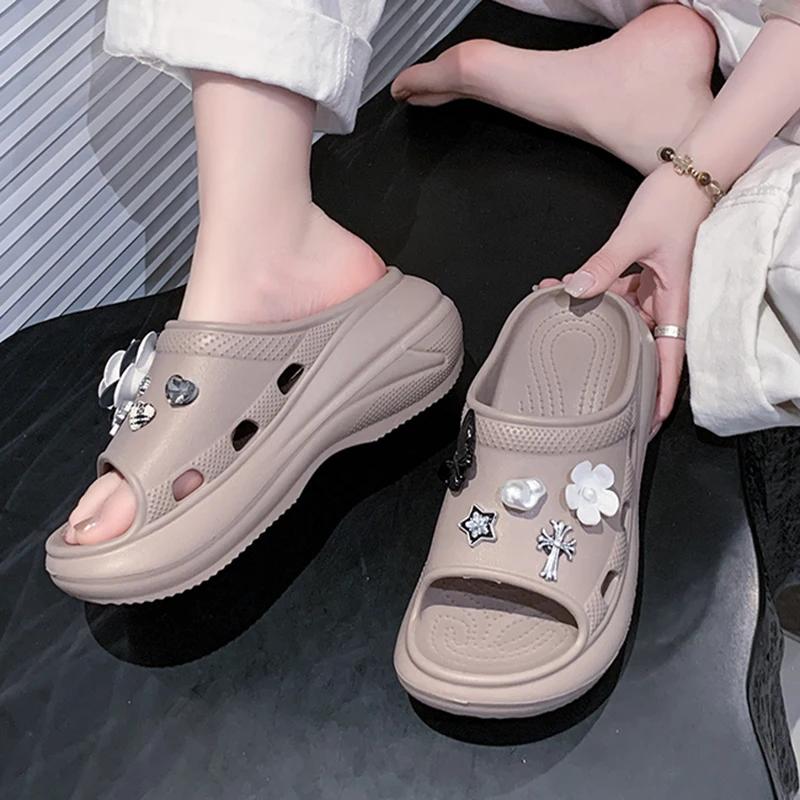 Fashion Fashion Pearl Flower Decor Wedge Slippers for Women 2025 Summer Htick Bottom Eva Sandals Woman Non Slip Soft Platform Slides