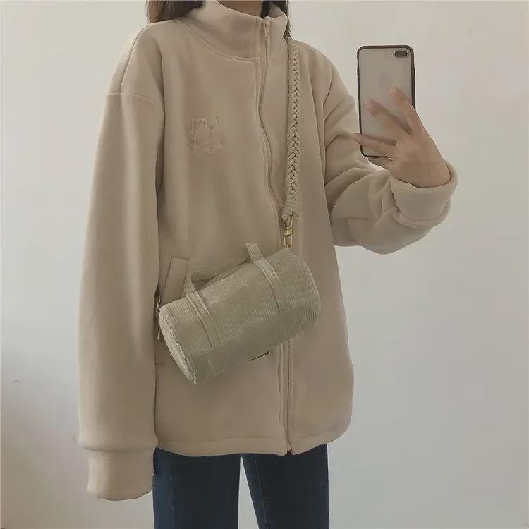 Dámská bunda z mléčného fleecu z jehněčí vlny - Kolekce zima 2024