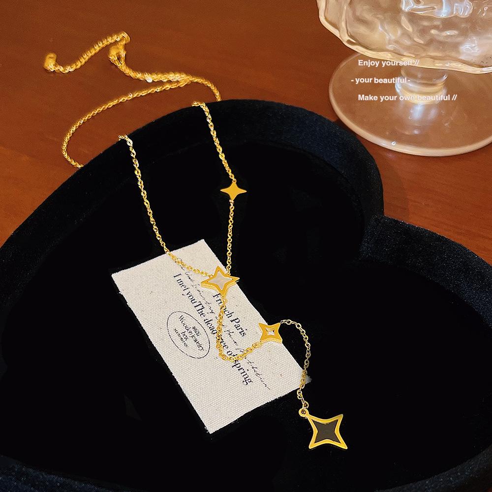 Korean 18K Gold Titanium Steel Women's Clavicle Necklace - Versatile, High-End, Non-Fading Temperament Choker.