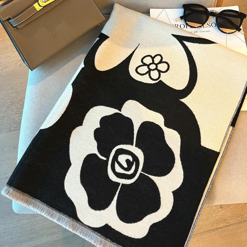 2025 Women's Light Luxury Black & White Camellia Shawl Cardigan - High-End Versatile Spring/Summer Scarf