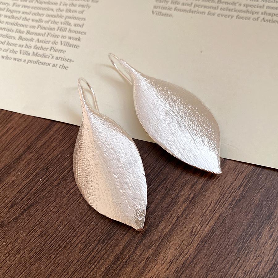 

K real gold electroplated leaf pendant ear hook personality simple fashion temperament earrings light luxury high-end earrings women