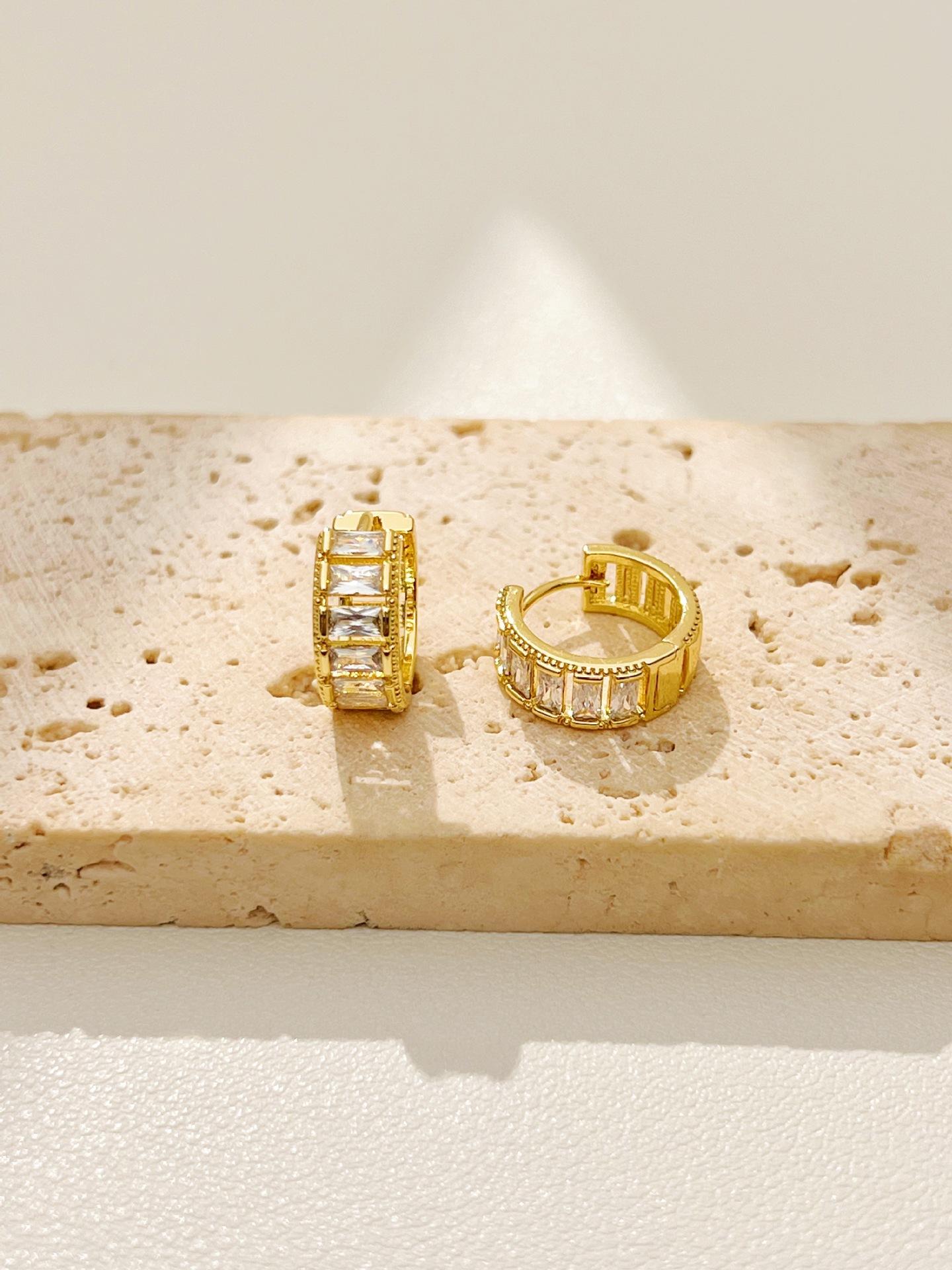 Simple Round Ear Buckles, Gold-plated Zircon, Exquisite and Fashionable Brass Jewelry золотой