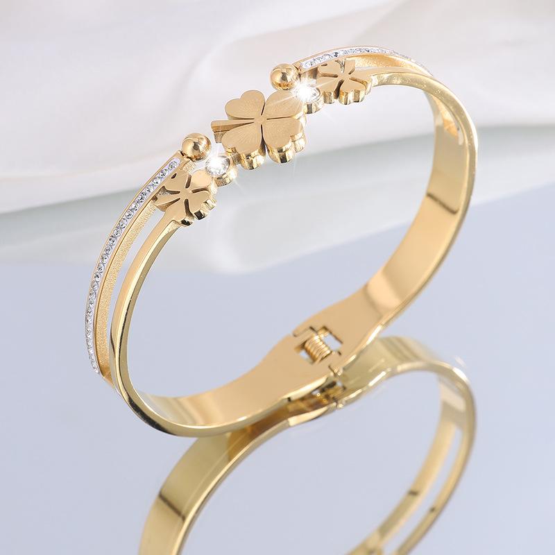 Zlatý náramek z nerezové oceli čtyřlístek pro ženy, módní a vynikající náramek pro štěstí se sponou na jaře