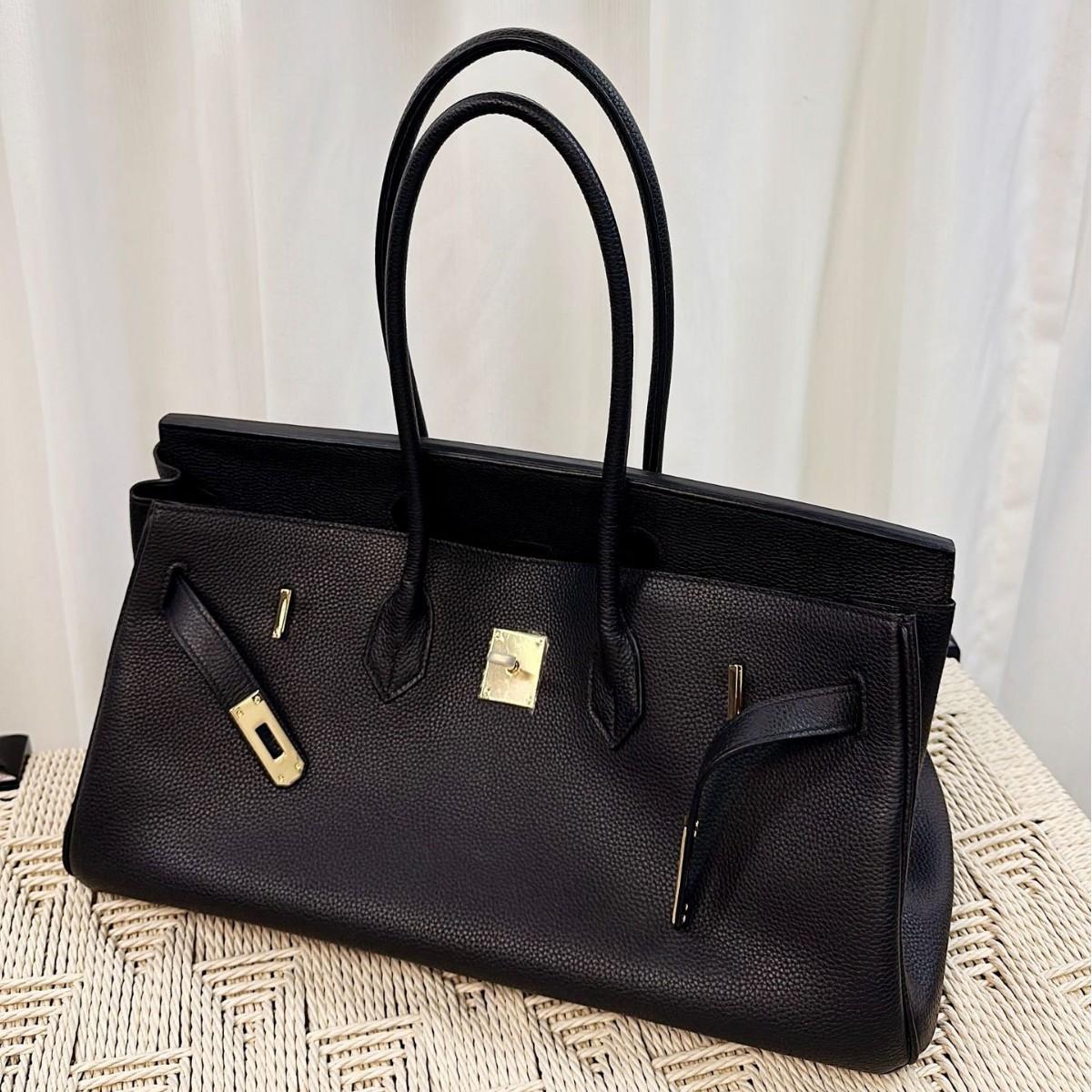 

Top layer cowhide 42cm horizontal platinum bag, large capacity underarm bag, lychee grain genuine leather long hand shoulder bag for women 42x20x23cm чорний