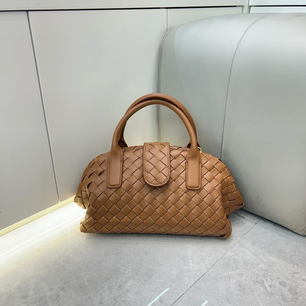 2026 leather cross-border new cloud bag woven portable shoulder crossbody magnetic bowling Boston bag women