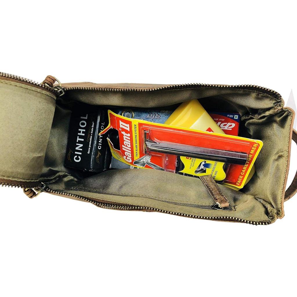 Cuero LEATHER DUFFEL WITH TOILETRY BAG TRVELLING COMPLETE COMBO WITH NICE TOILETRY AND GREAT DUFFEL