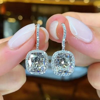 Huitan Splendidi Orecchini Pendenti con Zirconi Cubici per Donna Romantici Orecchini Pendenti di Cristallo Matrimonio Temperamento Gioielli Femminili