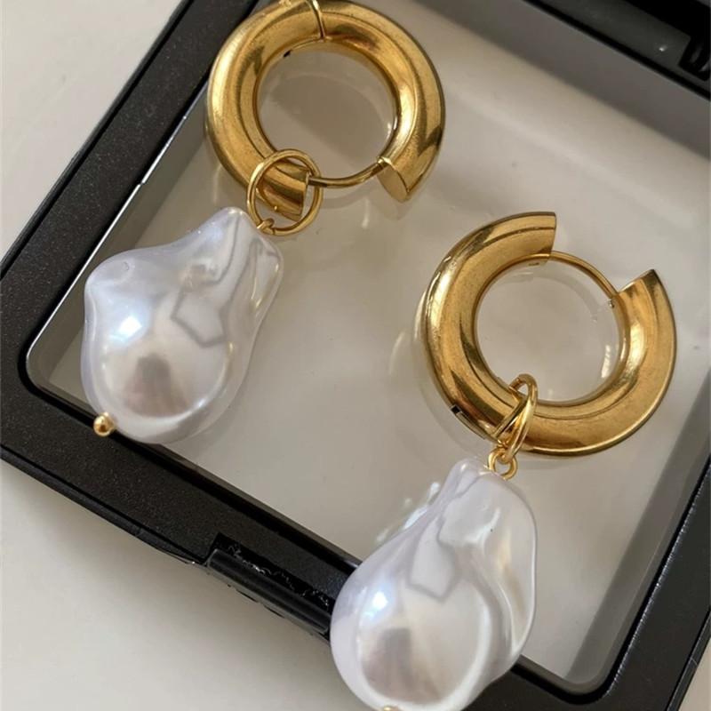 French Retro Baroque Pearl Earrings Simple Temperament Design Niche Sense Suitable For Women Commute With Accessories