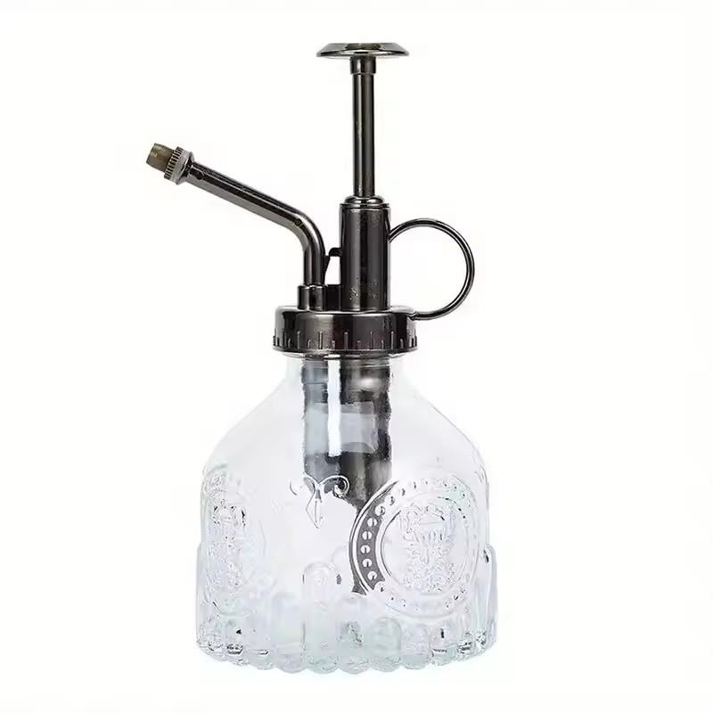 

Retro Embossed Glass Watering Can Colorful Household Water Sprinkler Watering Spary Bottle for Plants Home Gardening Decoration белый