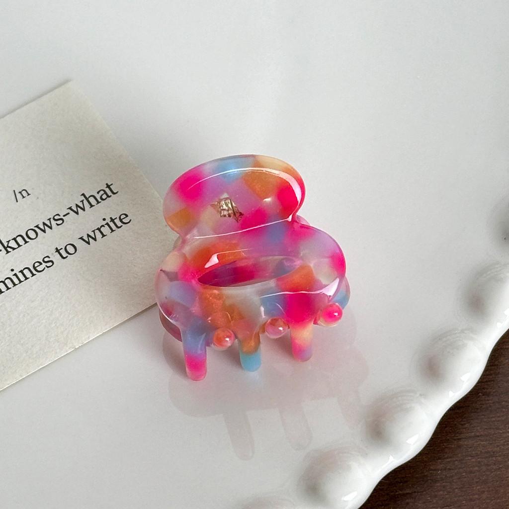Adorable Geometric Hair Claws In Vibrant Colors For Fashionable Womens Hair