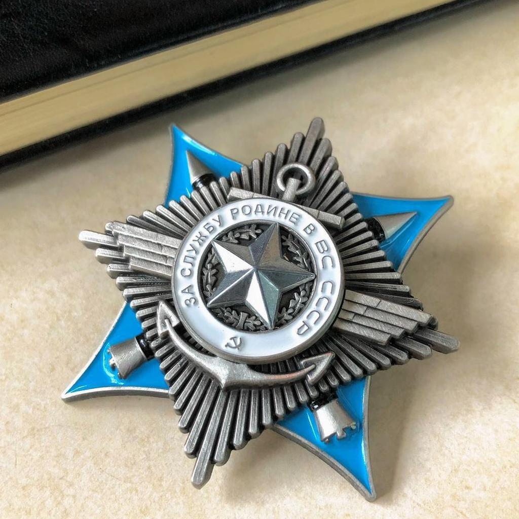 Soviet Medal of Honor Armed Forces Medal Russian Metal Badge Emblem Commemorative Badge Brooch