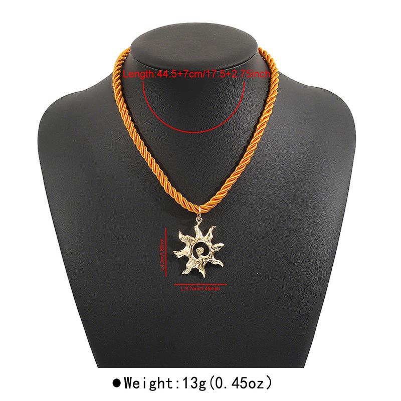 

2025 Vacation Style Vintage Unique Sun Daisy Pendant Necklace Choker for Women Girls Daily Metal Charms Jewelry Gifts