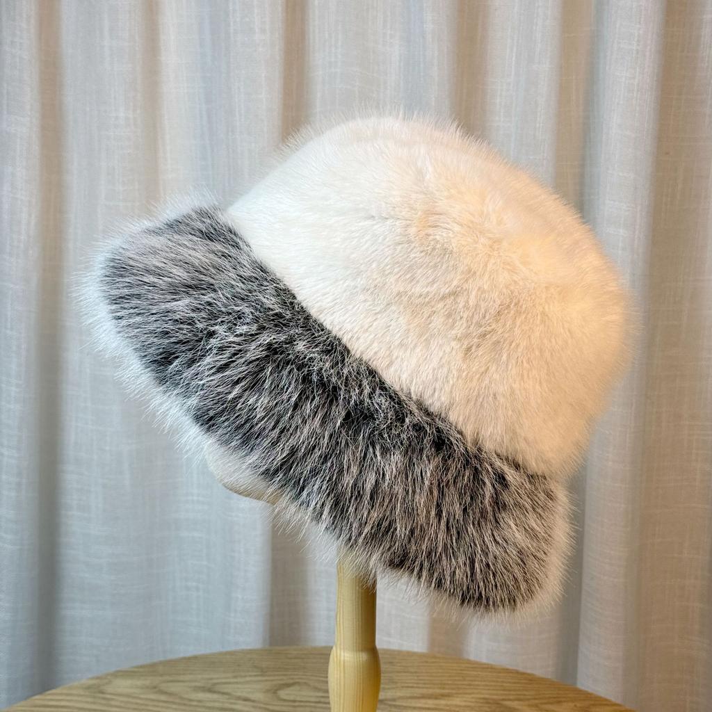 Plush Hat for Women In Autumn and Winter Cold Protection Ear Protection Face Showing Small Basin Hat Furry Fisherman Hat